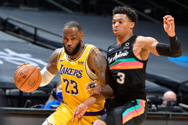 Anthony Davis, LeBron James Lead Lakers’ Late Rally Over Spurs, 109-103 – NBC Los Angeles