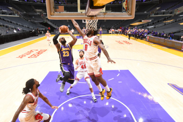 Without Anthony Davis, Lakers Hold Off Bulls 117-115 – NBC Los Angeles