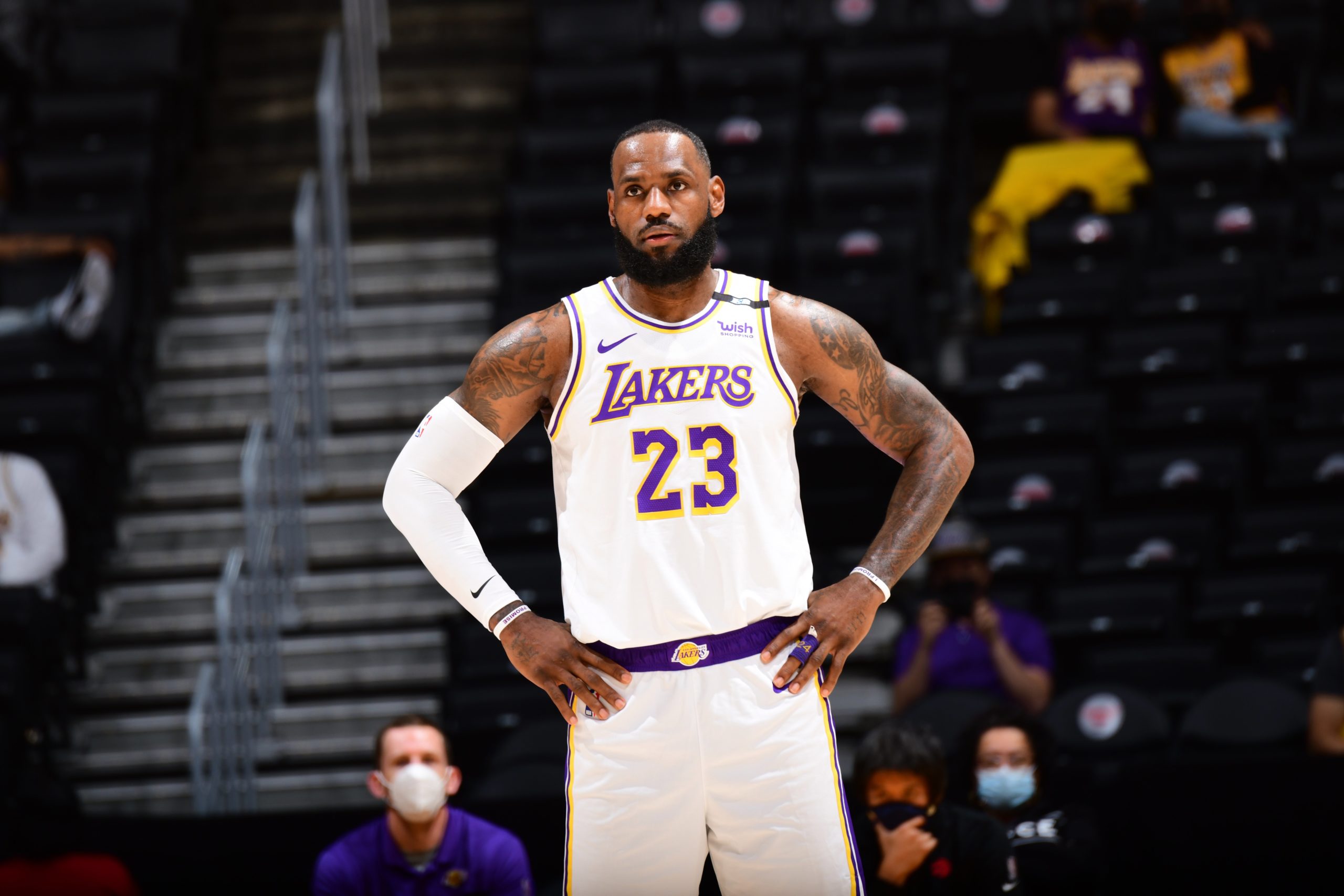 Kyle Lowry Leads Depleted Raptors Past Lakers; LeBron James Exits Early With Ankle Soreness – NBC Los Angeles