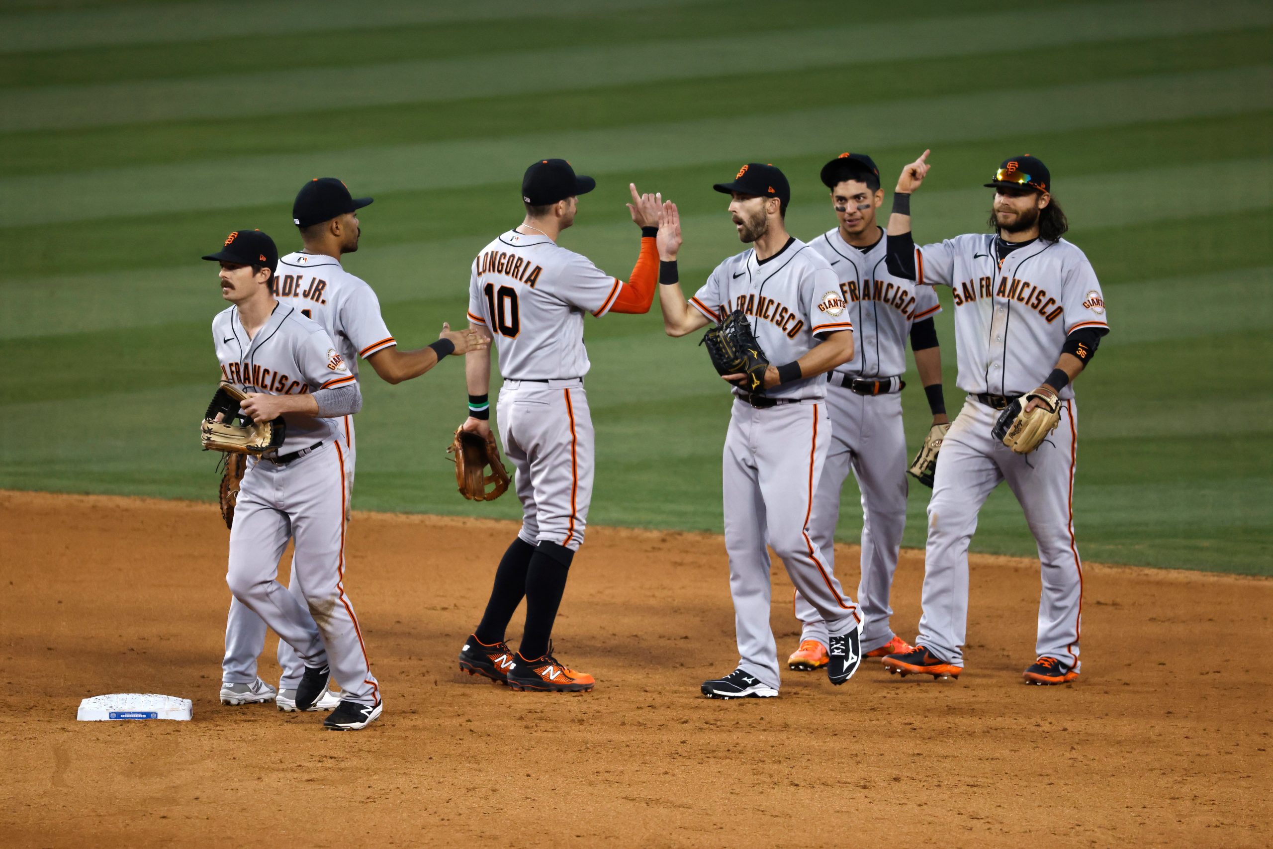 Giants Beat Dodgers in Lopsided Affair, 11-6 – NBC Los Angeles