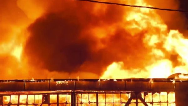 Flames Destroy Large Warehouse in Huntington Park – NBC Los Angeles