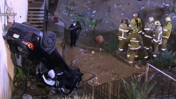 Four Injured After Car Crashes Into Highland Park Apartment Building – NBC Los Angeles
