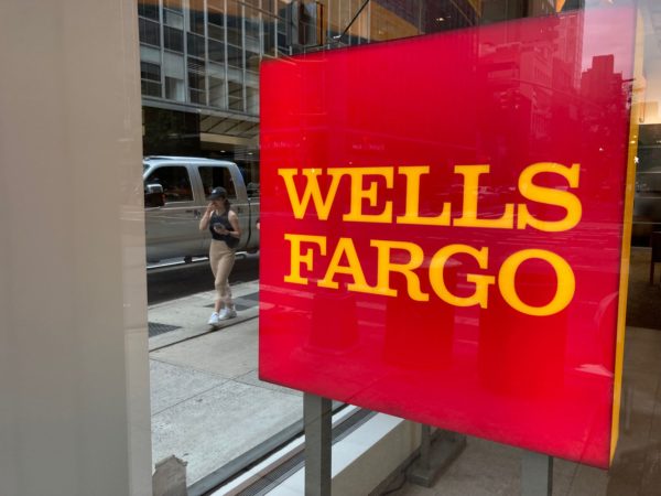 Wells Fargo delays return-to-office plans until October