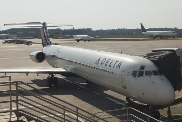 Delta Passenger Arrested After Fracas With Fellow Passenger During Boarding, Police Say – NBC Los Angeles
