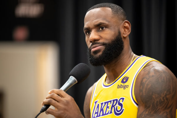 Lakers’ LeBron James Suspended After Elbowing Pistons’ Isaiah Stewart in Face – NBC Los Angeles