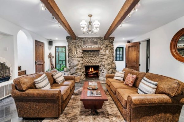 $3.8M Topanga home has a natural rock-carved sitting room – Daily News