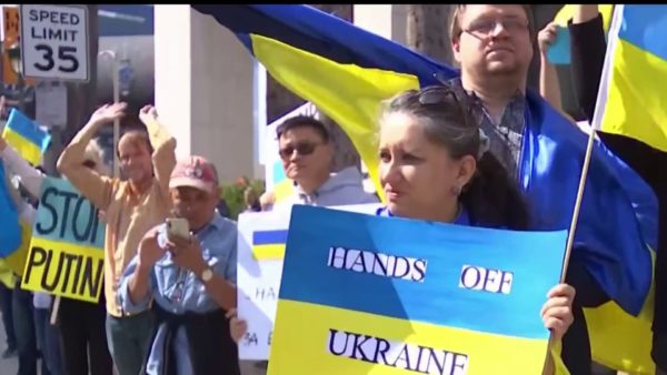 Hundreds Show Support of Ukraine in West LA – NBC Los Angeles