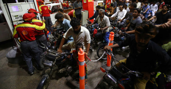 Pakistan Raises Fuel Prices in Effort to Stabilize Economy