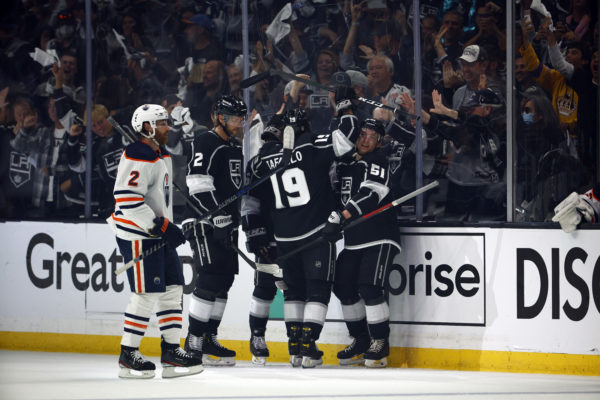 Kings Rout Oilers 4-0 in Game 4, Series Even at 2-2 – NBC Los Angeles