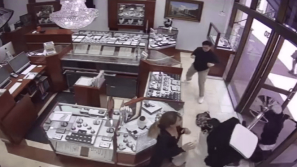Thieves Hit Huntington Beach Jewelry Store in Smash-and-Grab Robbery – NBC Los Angeles