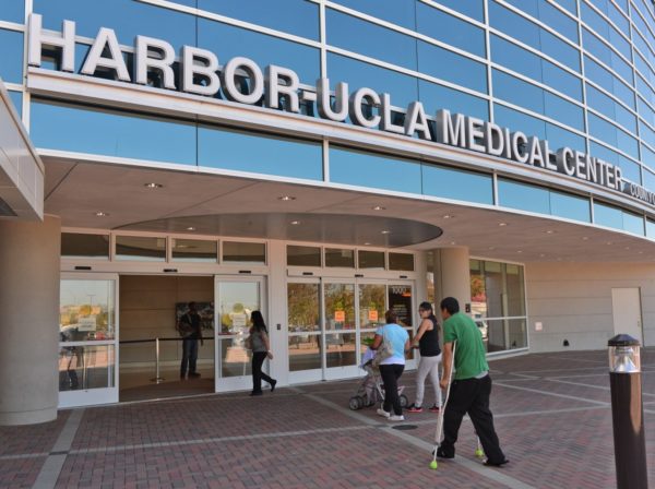 Doctors at three LA County hospitals vote to strike if contract talks break down – Daily News