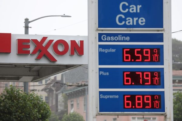 Southern California gas prices tumble for 22nd day – Daily News