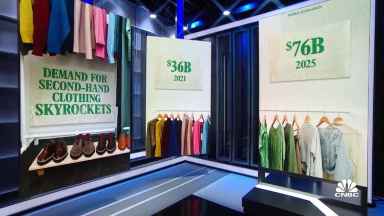 Young entrepreneurs turn old clothes into big money