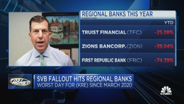 Regional bank stock plunge creating key entry point for investors, top analyst says