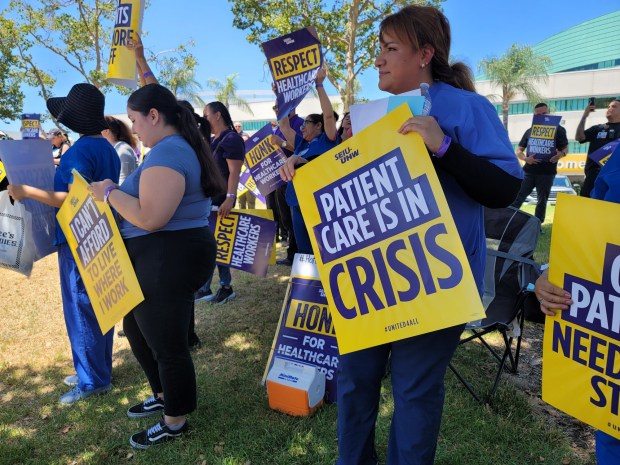 Healthcare workers at Kaiser Permanente Baldwin Park Medical Center picketed the faciliy on July 27, 2023 as they called for increased staffing. (Georgia Valdes, San Gabriel Valley Tribune/SCNG)