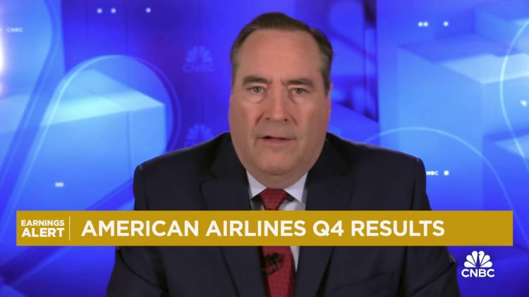 American Airlines posts narrow fourth-quarter profit
