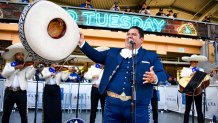 Hawthorne mariachi singer is first of genre under Snoop Dogg’s label – NBC Los Angeles